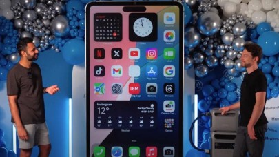 iPhone 15 Pro Max'in 200 kilo ağırlığında işlevli replikasını yaptılar!