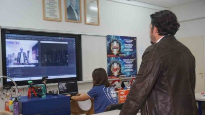 Babasında yol hipnozu olduğunu fark etti,  çözüm için proje geliştirdi