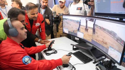 Bakan Kacır,  5G teknolojisi ile 800 kilometre uzaklıktaki ekskavatörü kumanda etti