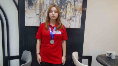 Lise öğrencisi,  meme kanserini erken tespit eden yapay zeka algoritması geliştirdi