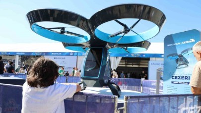 TEKNOFEST kapılarını açtı gençler teknolojiye akın etti