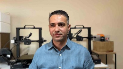 Yapay zeka destekli geliştirilen robot,  canlı yayınlarda dans ederek sohbet ediyor