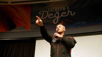 Gezeravcı: “Uzaya yolculuğumuz bir hikayenin başlangıç noktasıydı,  bir yere varış hikayesi değil”