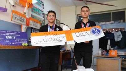 Kendileriyle yaşıtken şehit olan Eren Bülbül’ün ismini göklere yazarak dünya 1’incisi oldular