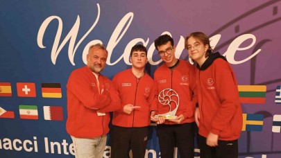 Selçuk Bayraktar’ın izinden giden gençler Roma’da dünya şampiyonu oldu