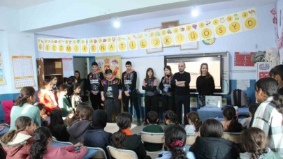 Caracal Robotics robot takımı geliştirdikleri robot üzerinden Şırnaklı öğrencilere eğitim verdi