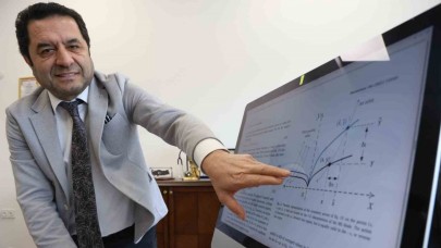 Türk profesör,  soy ismini verdiği seri direnç metodu ile dünya fizik literatürüne girdi