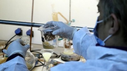 Türk bilim insanları koronavirüsün çoğalmasını engelleyen maddeyi geliştirdi!