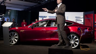 Tesla fabrikası yeniden açıldıktan sonra yüzlerce COVID-19 vakası bildirdi