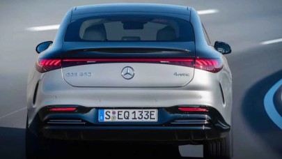 Mercedes-Benz yeni elektrikli otomobili "EQS"i tanıttı! Tek şarjda 770 km menzil...