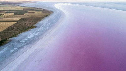 Tuz Gölü kuraklık nedeniyle giderek küçülüyor