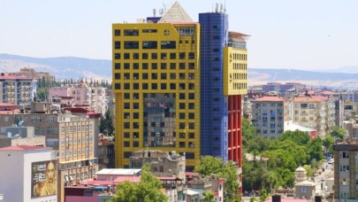 Google'da 'Dünyanın en saçma binası' olarak gösterilen Kahramanmaraş'taki bina yıkılacak