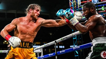 YouTuber Logan Paul,  gözüne bu kez Mike Tyson'ı kestirdi