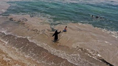 Doktorlar uyarıyor! Marmara'da denize girmek yasaklanmalı