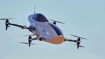 İşte karşınızda dünyanın ilk uçan 'yarış arabası'