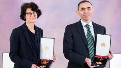 Uğur Şahin ve Özlem Türeci kanser ve MS aşısı için tarih verdi
