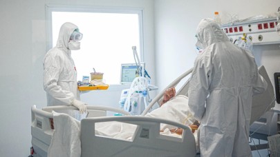 Bilim dünyası şokta: 1 yıldır COVID-19 olan kadında 40 adet mutasyona rastlandı