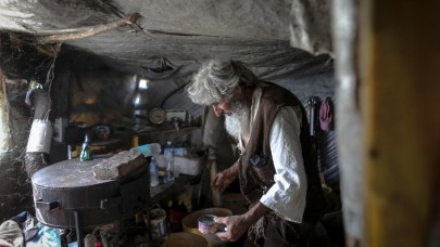 20 yıldır mağarada yaşıyordu! COVID-19 aşısı oldu ve aşı karşıtlarına seslendi