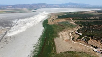 Kaçak sulama ve kuraklık: Marmara Gölü kurudu