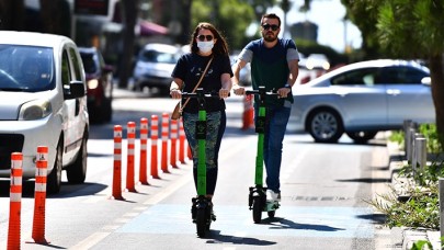 İstanbul'da e-scooter'lar için yaş,  hız ve park sınırı geldi!