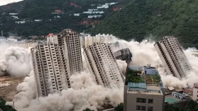 15 gökdelenin aynı anda havaya uçurulduğu video viral oldu!