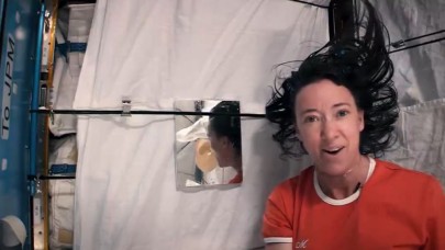 İşte uzayda saç yıkamanın incelikleri! NASA astronotu anlattı