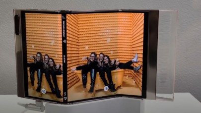 Samsung 3'e katlanabilen ekranını çalışır haldeki bir cihazda tanıttı!