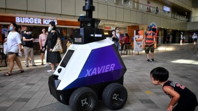 Singapur'un sokaklarından robotlar sorumlu olacak!