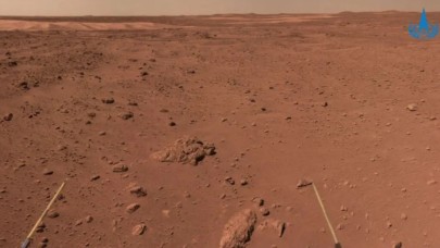 Çin'in keşif aracı Zhurong,  Mars'tan yeni görüntüler paylaştı