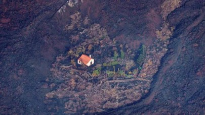 İspanya'daki volkan patlamasından kurtulan "Mucize Ev" görenleri hayrete düşürdü!