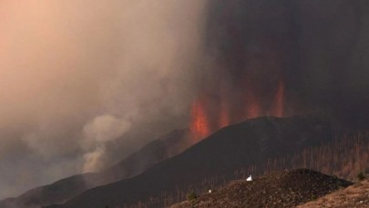 La Palma'da yanardağ ile mücadele devam ediyor! 15 gündür lav püskürtüyor...