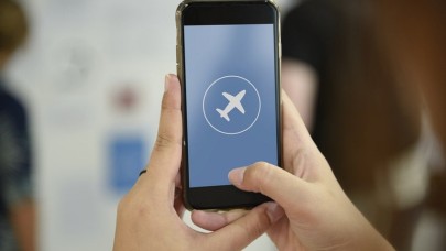 Neden uçaklarda hâlâ telefonlarımızı kapatıyoruz?- VİDEO