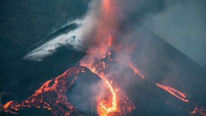 La Palma'daki yanardağı durdurmak için "Bombalayalım" önerisi
