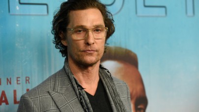Matthew McConaughey valilikten vazgeçtiğini duyurdu!