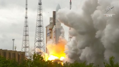 James Webb Teleskobu uzaya fırlatıldı! Bizi 13, 5 milyar yıl geçmişe götürecek...