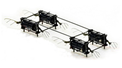 Böcek boyutundaki drone kendi ağırlığının 3 katını taşımayı başardı!