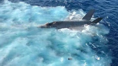 100 milyon dolarlık Amerikan jeti böyle okyanusa düştü! - VİDEO