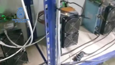 Uyuşturucu baskını yapan polisler kripto madencilik çiftliği sürprizi