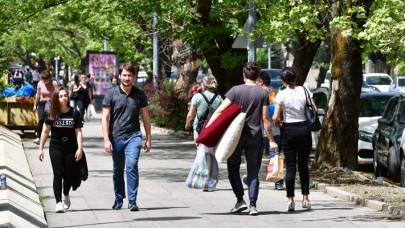 Araştırma: Gençlerin yüzde 73'ü Türkiye'de yaşamak istemiyor