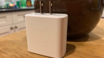 Samsung da Apple'ın yolunda: Hiçbir modelde şarj adaptörü olmayacak