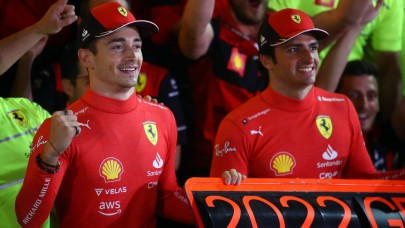 Yıllardır özlenen Ferrari geri döndü: Leclerc zirveyi kaptırmadı