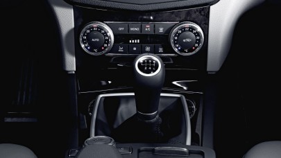 Mercedes artık manuel vitesli araç üretmeyecek!