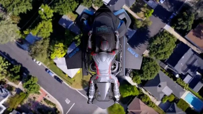 Bilim kurgu filmleri gerçek oldu: Uçan motosiklet geliştirildi