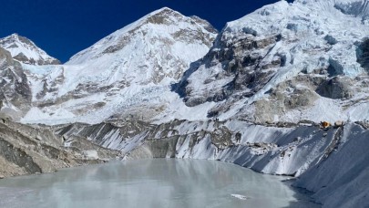 Everest kampı,  eriyen buzullar nedeniyle taşınacak!