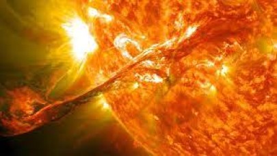 Güneş fırtınası Dünya'nın manyetosferinde çatlak oluşturdu!