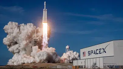 NASA, Ay Misyonu İçin SpaceX'i Gözden Çıkardı
