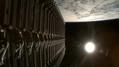 SpaceX'in Starlink Uydusu Yörüngeden Çıktı: Dünya'ya Doğru Düşüyor