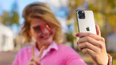 Google’ın Yeni Yapay Zekâsı Alışverişi Değiştiriyor: Tek Fotoğrafla Tüm Vücut Tahmini