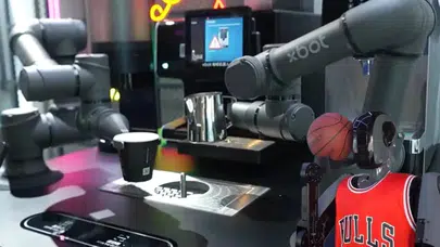 Çin'in İlk Tüketici Robotları Alışveriş Merkezi Açıldı