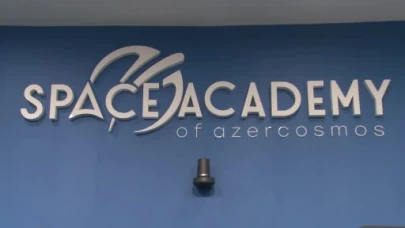 Azerbaycanlı Öğrenciler Tarafından Geliştirilen Uydu, Yılsonunda SpaceX ile Uzaya Fırlatılacak